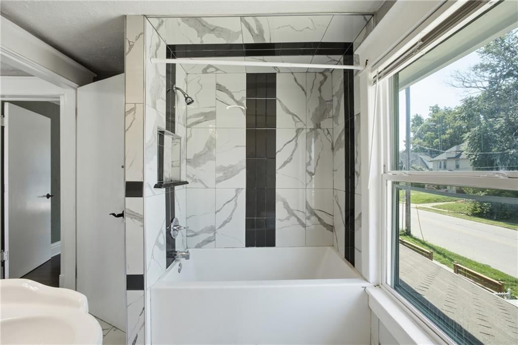 2501 Jackson Avenue — photo 22