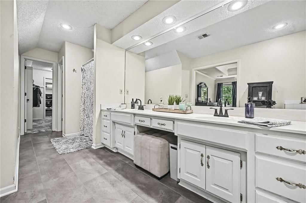 Photo 23 of 42 - 7645 N Lucerne Court, Kansas City, MO 64151