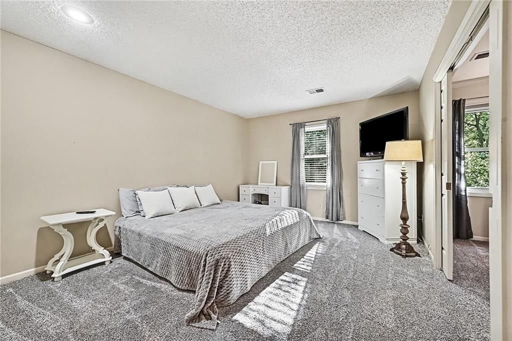 Photo 27 of 42 - 7645 N Lucerne Court, Kansas City, MO 64151
