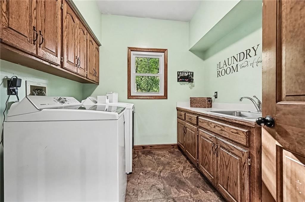 Photo 33 of 42 - 7645 N Lucerne Court, Kansas City, MO 64151