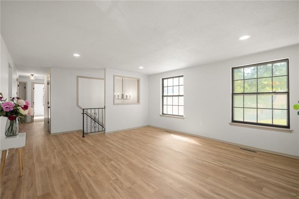 Photo 6 of 50 - 2116 E Mohawk Drive, Olathe, KS 66062
