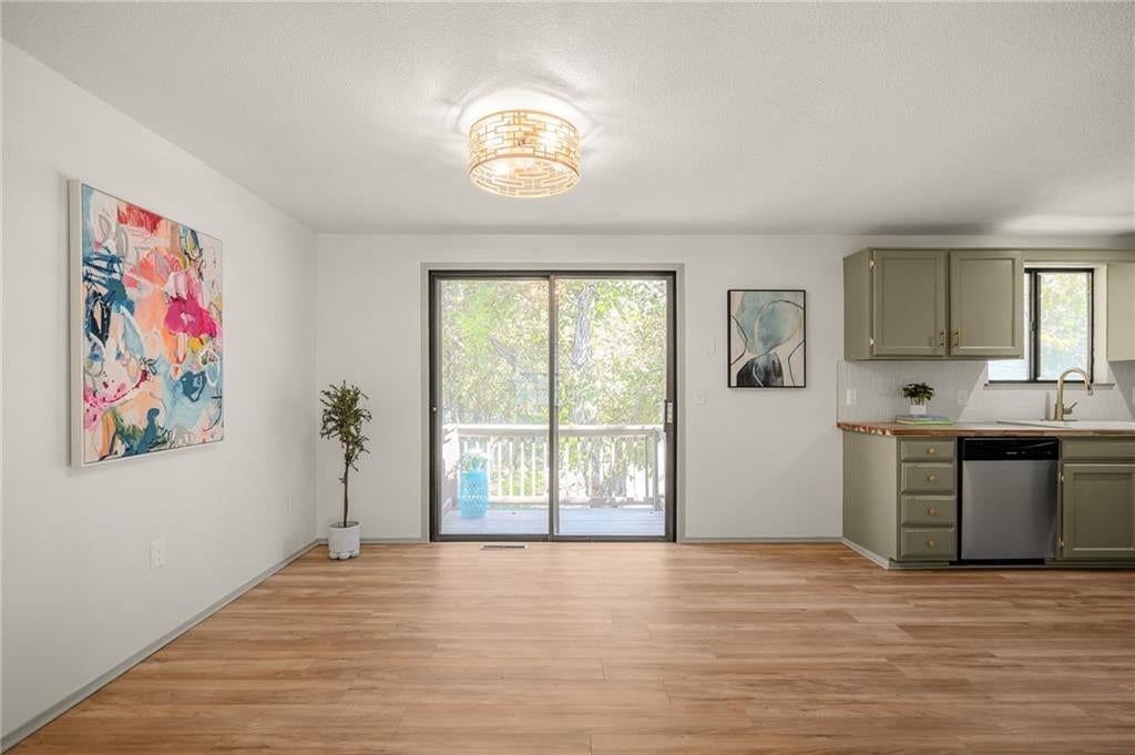 Photo 8 of 50 - 2116 E Mohawk Drive, Olathe, KS 66062