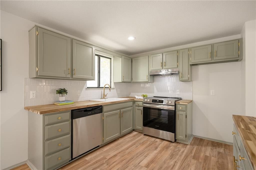 Photo 11 of 50 - 2116 E Mohawk Drive, Olathe, KS 66062