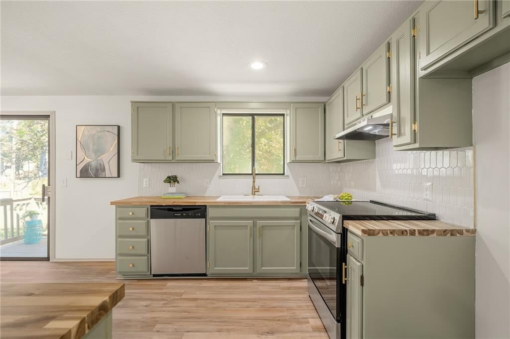 Photo 14 of 50 - 2116 E Mohawk Drive, Olathe, KS 66062