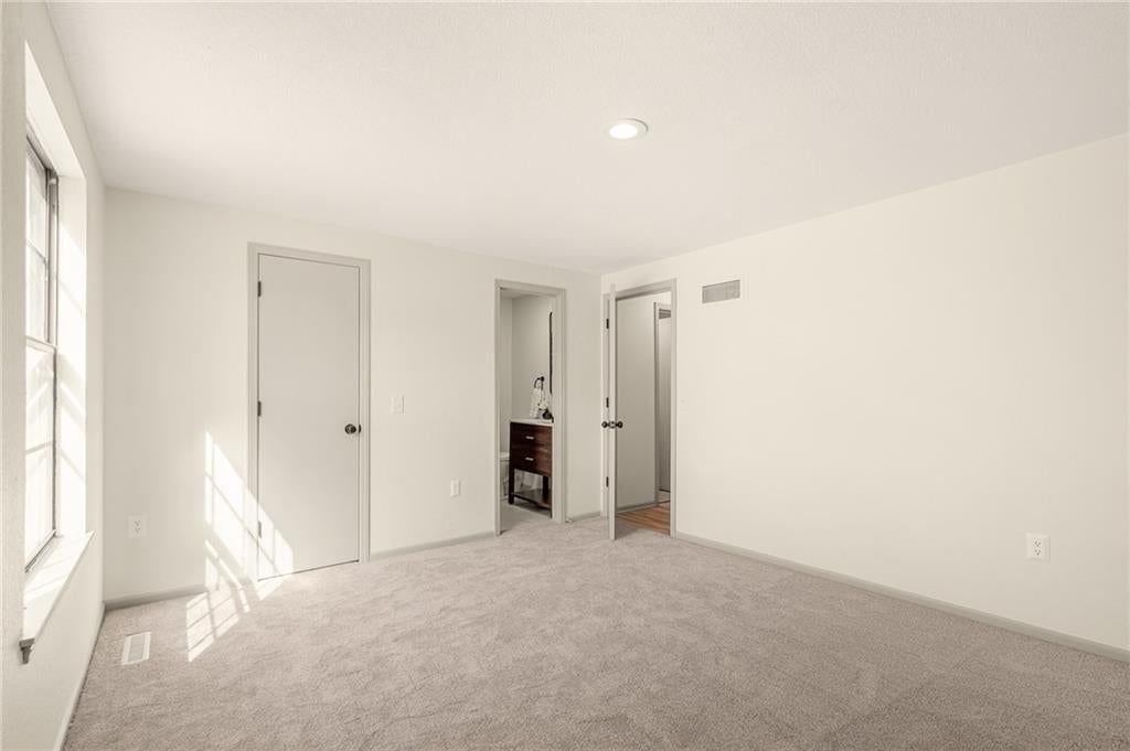 Photo 17 of 50 - 2116 E Mohawk Drive, Olathe, KS 66062