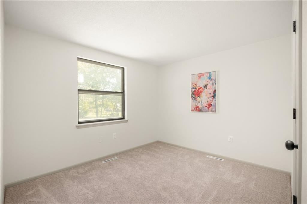 Photo 26 of 50 - 2116 E Mohawk Drive, Olathe, KS 66062