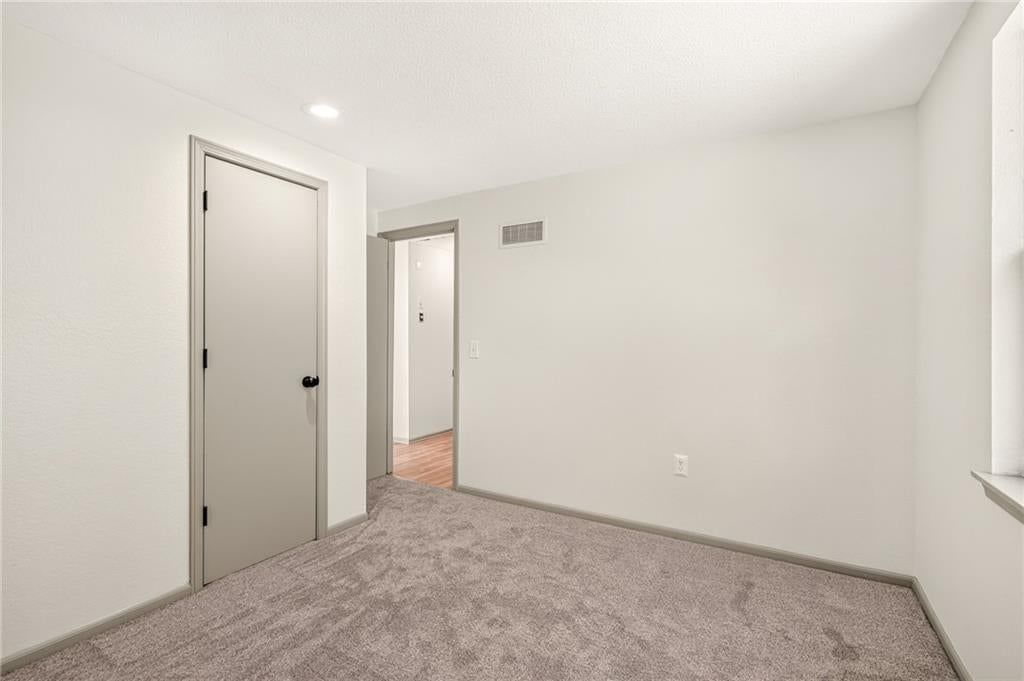 Photo 27 of 50 - 2116 E Mohawk Drive, Olathe, KS 66062