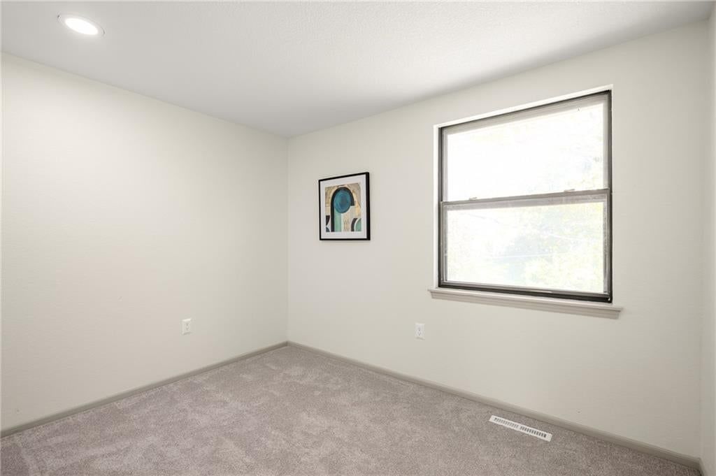 Photo 28 of 50 - 2116 E Mohawk Drive, Olathe, KS 66062