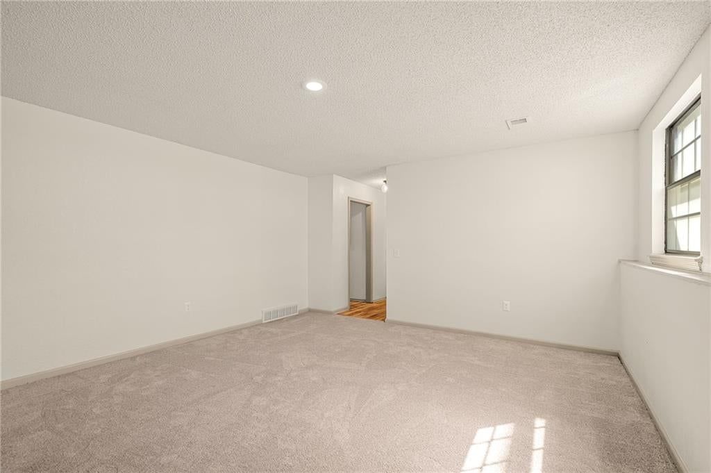 Photo 31 of 50 - 2116 E Mohawk Drive, Olathe, KS 66062