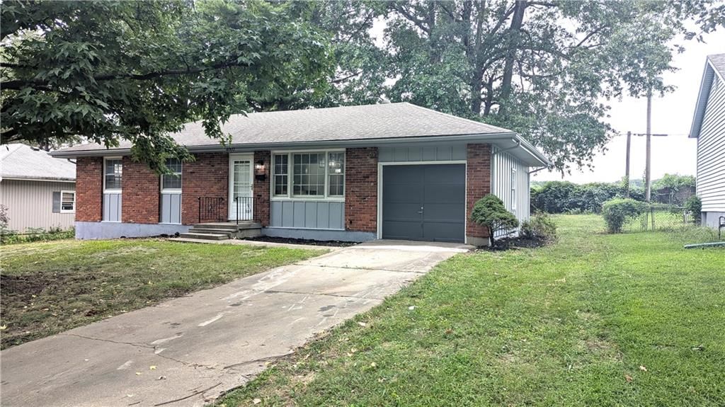 4002 S Hocker Avenue — photo 2