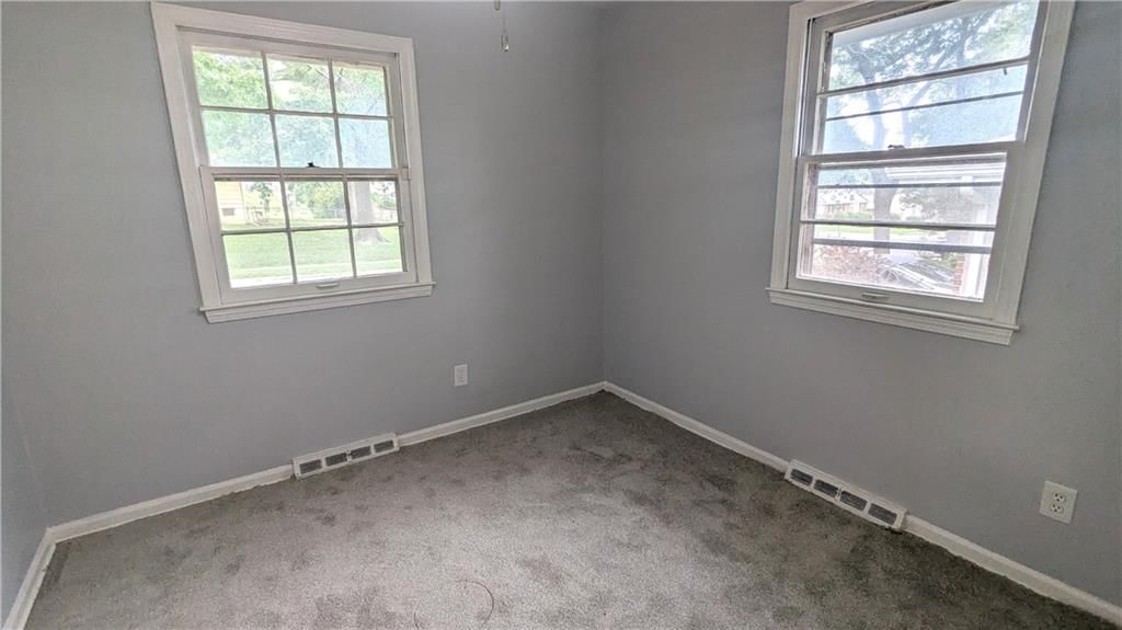 4002 S Hocker Avenue — photo 35