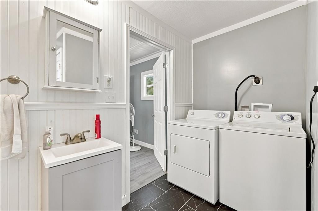 1405 S Logan Avenue — photo 6