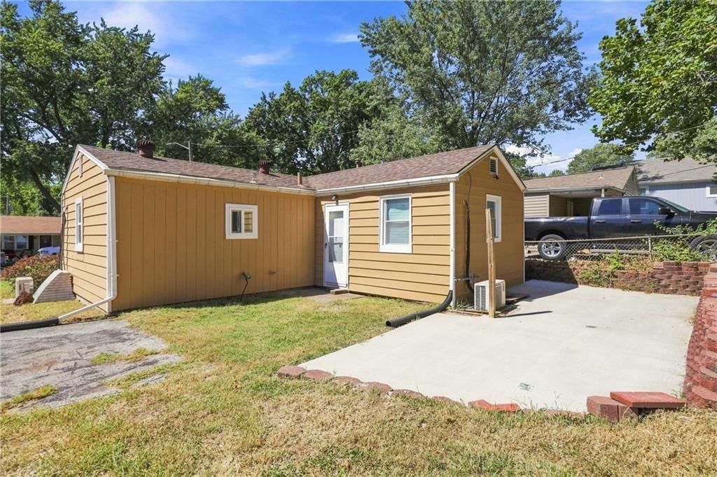 1405 S Logan Avenue — photo 11
