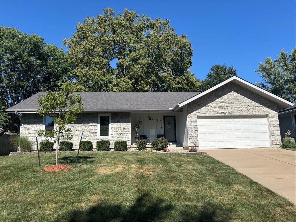 1628 NE WESTWIND Drive — photo 1