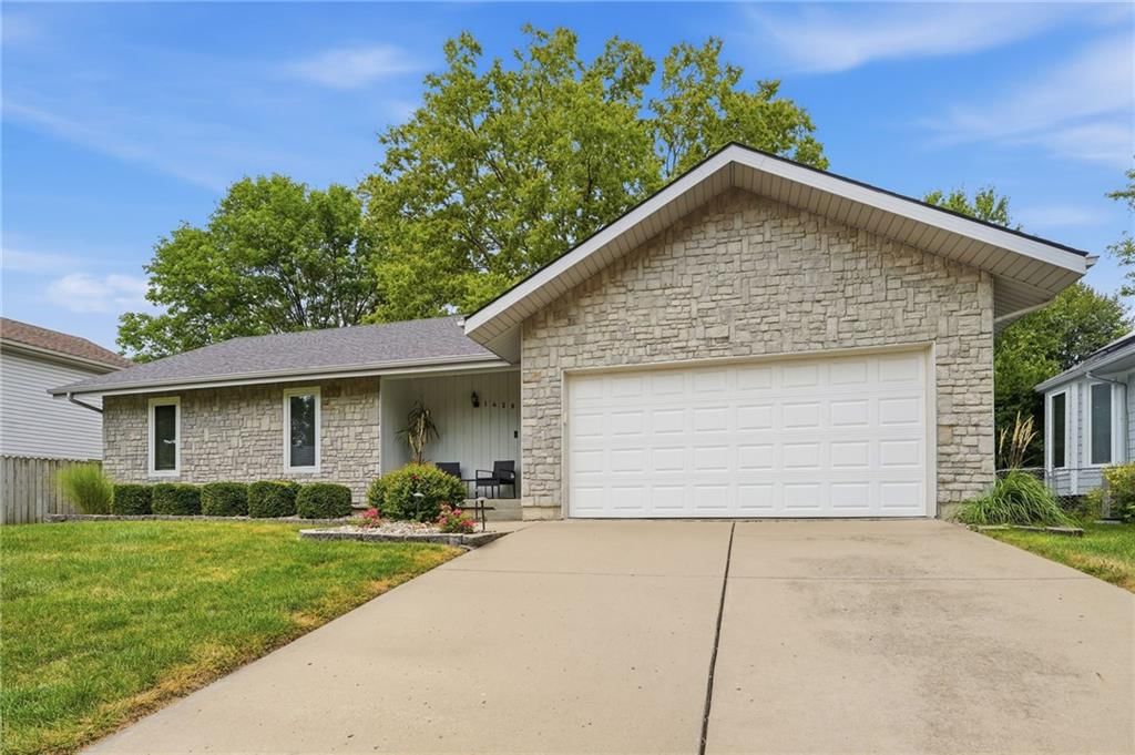 1628 NE WESTWIND Drive — photo 2