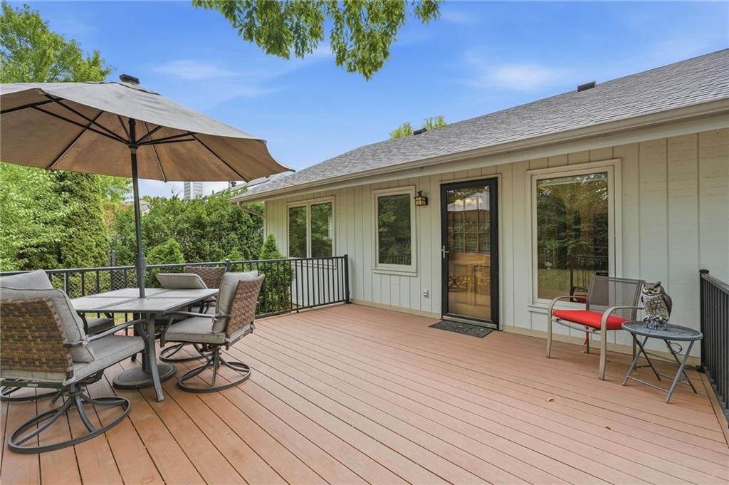 1628 NE WESTWIND Drive — photo 8