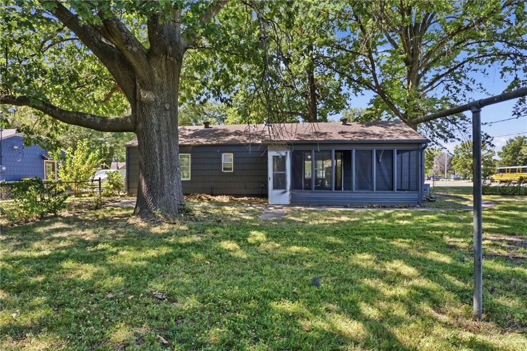 11101 Winchester Avenue — photo 17