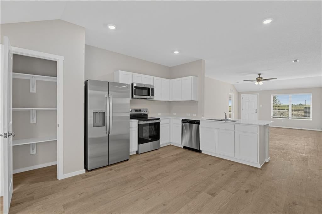 Photo 4 of 16, 1602 SW 10th Terrace, Oak Grove, MO 64075