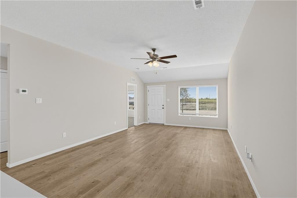 Photo 5 of 16 - 1602 SW 10th Terrace, Oak Grove, MO 64075