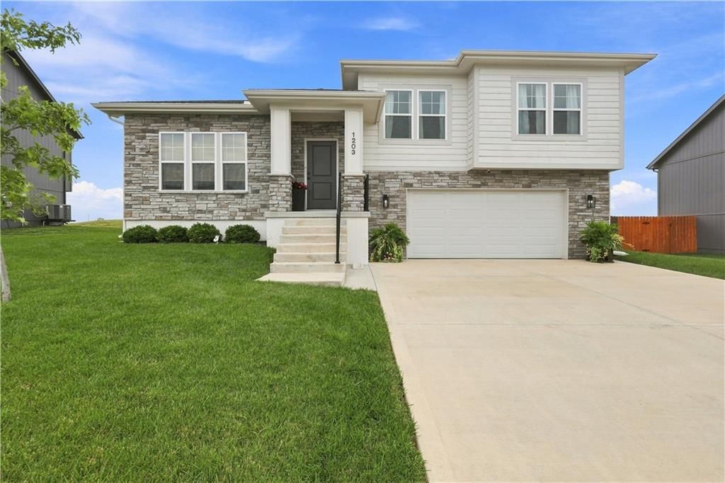 1203 3rd Street, Oak Grove, MO