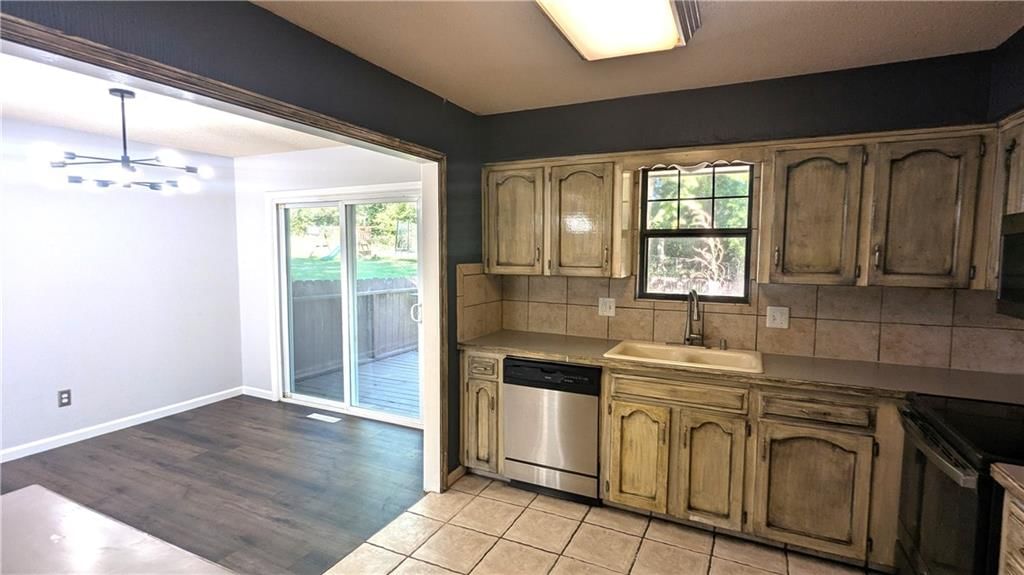 1108 NE 10th Street — photo 20