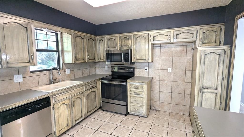 1108 NE 10th Street — photo 22