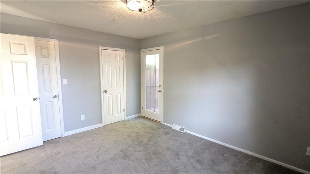 1108 NE 10th Street — photo 36