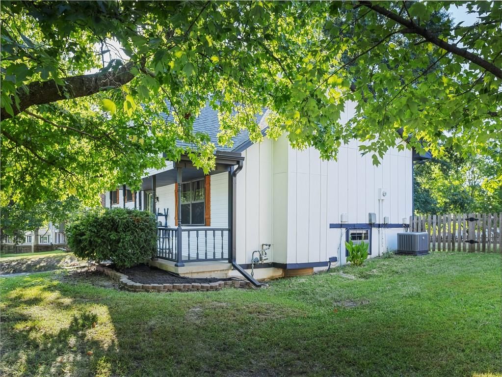 409 NE Crescent Street — photo 2