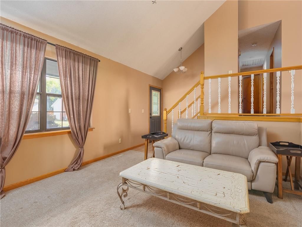 409 NE Crescent Street — photo 3
