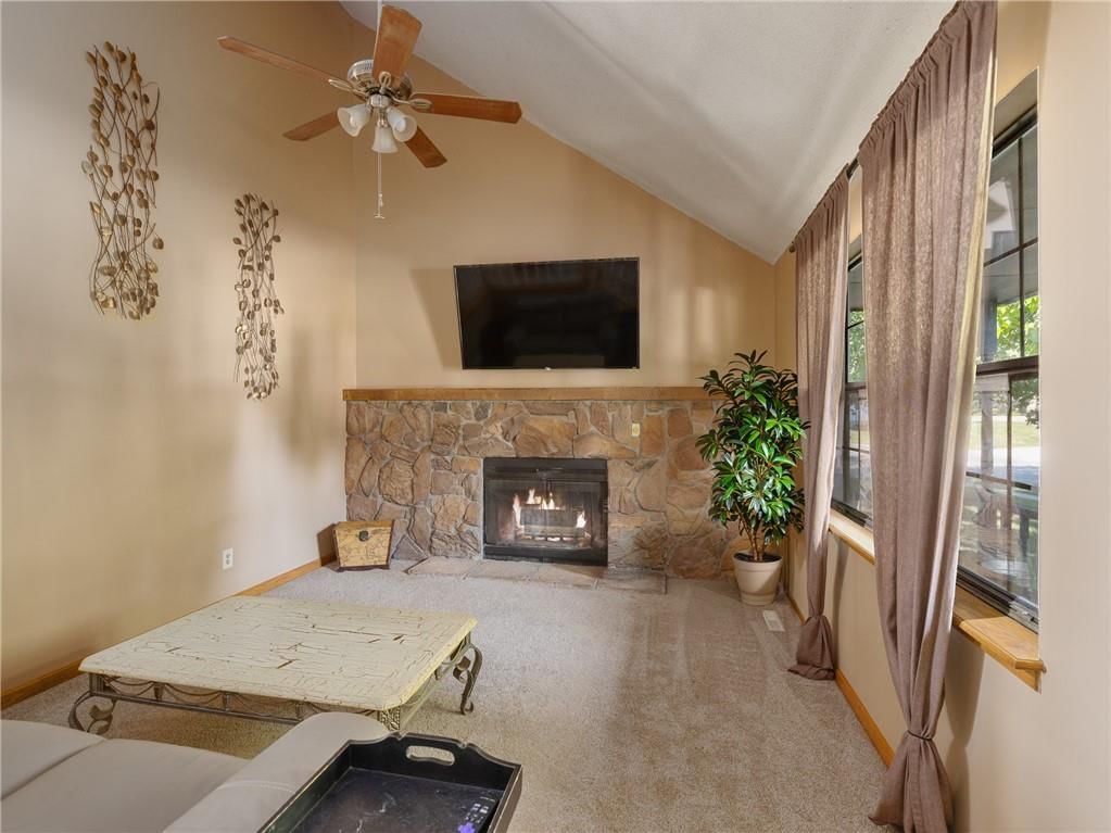 409 NE Crescent Street — photo 4