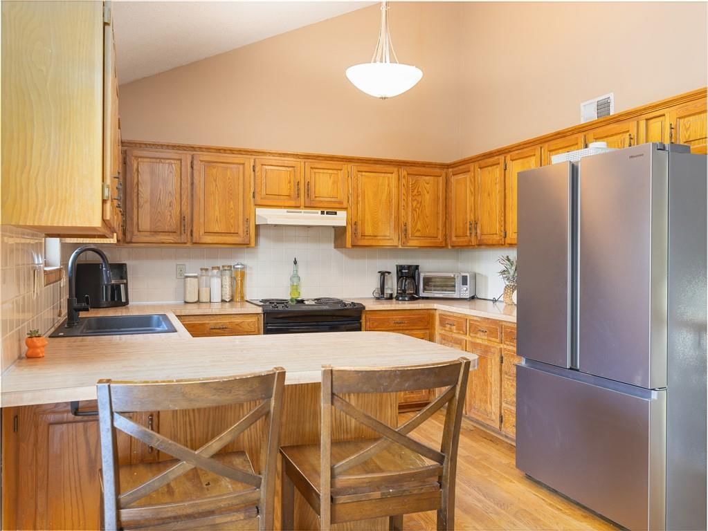 409 NE Crescent Street — photo 8
