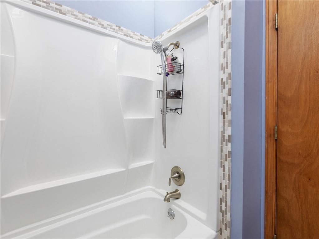 409 NE Crescent Street — photo 10