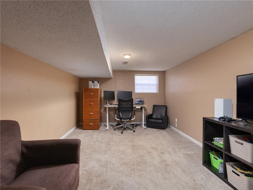 409 NE Crescent Street — photo 16