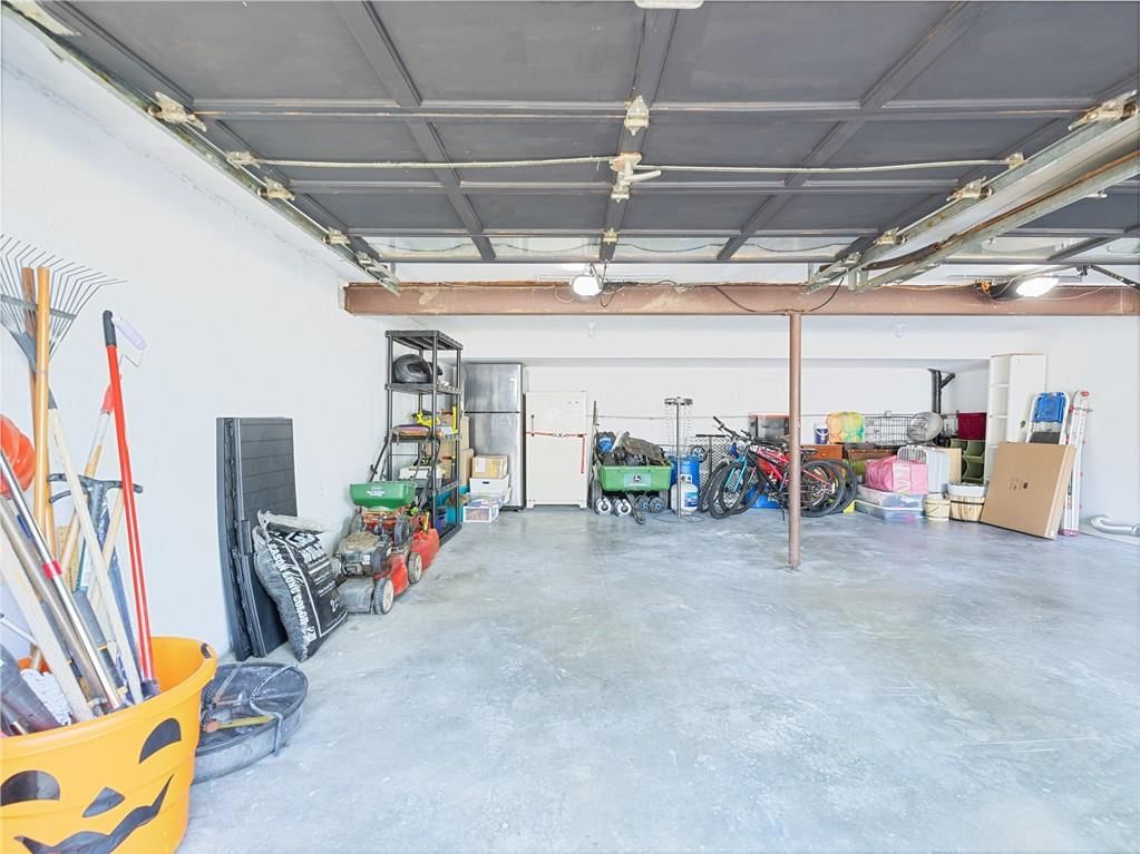 409 NE Crescent Street — photo 18