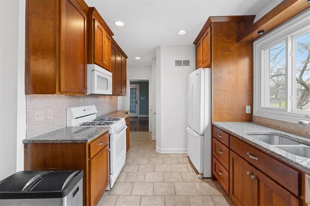 18 W 61st Terrace — photo 17