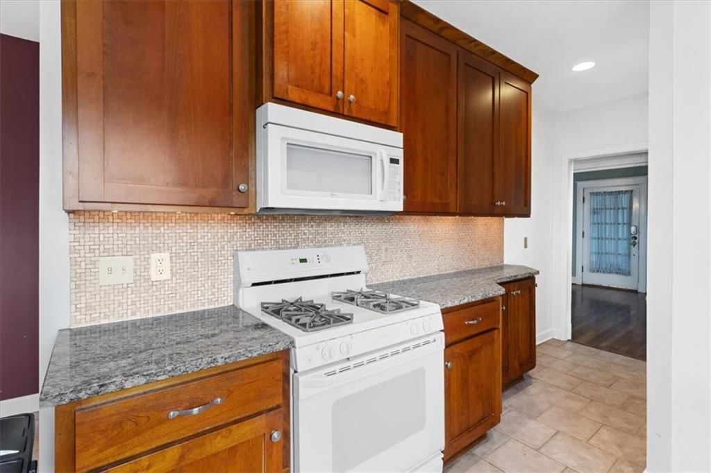 18 W 61st Terrace — photo 19