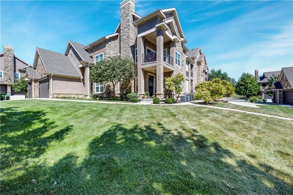 16010 Granada Street, Overland Park, KS: listing photo 2