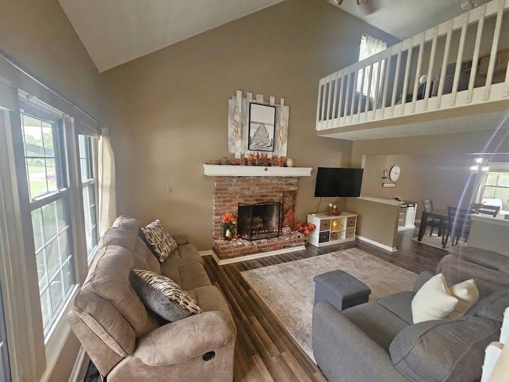 201 W Foxwood Drive, Raymore, MO: listing photo 3