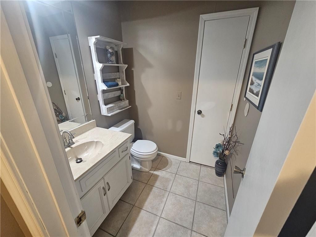 Photo 8 of 45 - 201 W Foxwood Drive, Raymore, MO 64083
