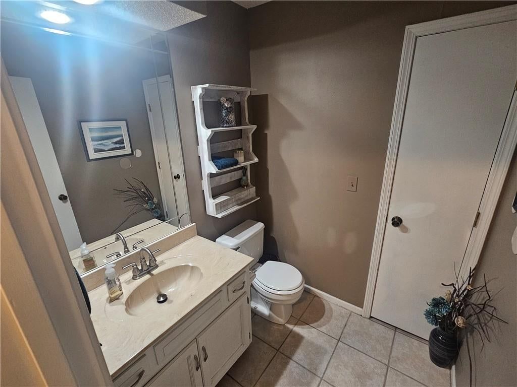 Photo 9 of 45, 201 W Foxwood Drive, Raymore, MO 64083