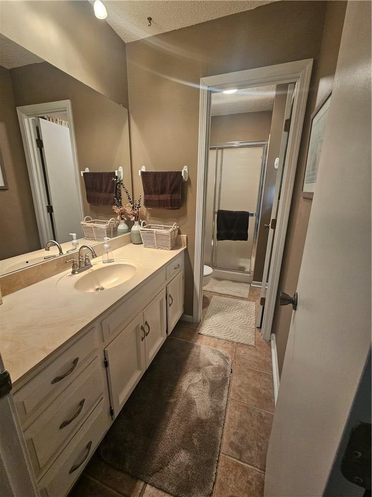 Photo 14 of 45 - 201 W Foxwood Drive, Raymore, MO 64083