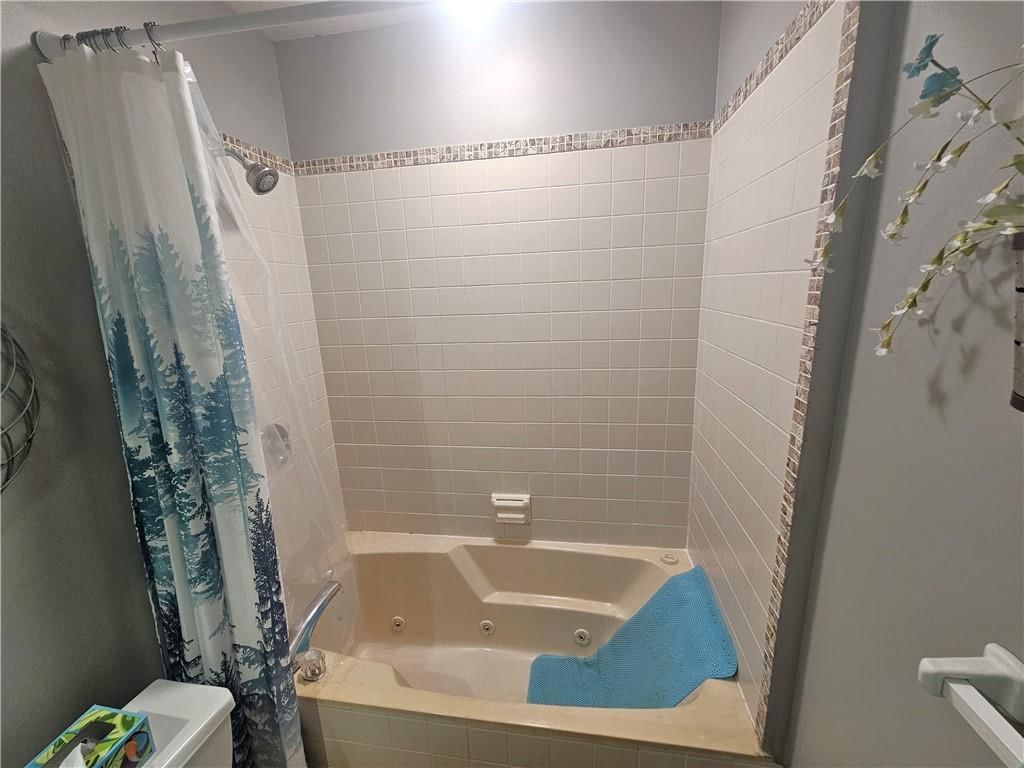 Photo 22 of 45 - 201 W Foxwood Drive, Raymore, MO 64083