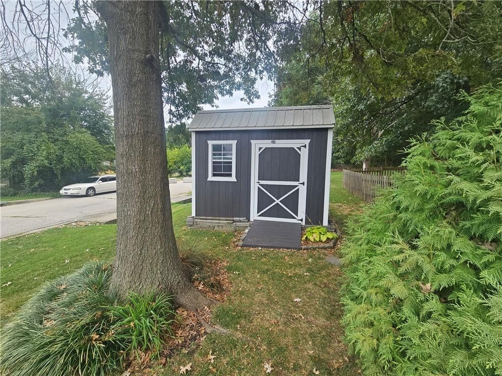 Photo 40 of 45 - 201 W Foxwood Drive, Raymore, MO 64083