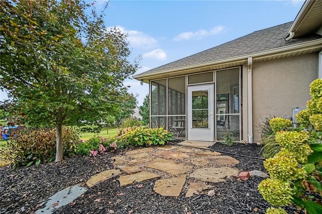 3010 Hirter Drive — photo 30