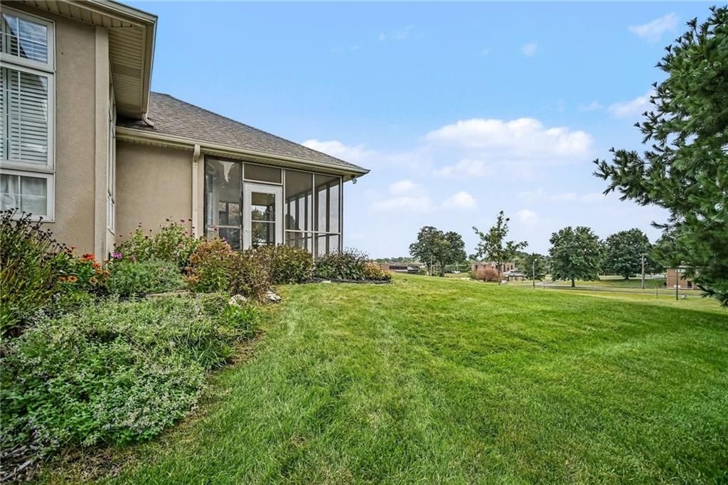 3010 Hirter Drive — photo 32