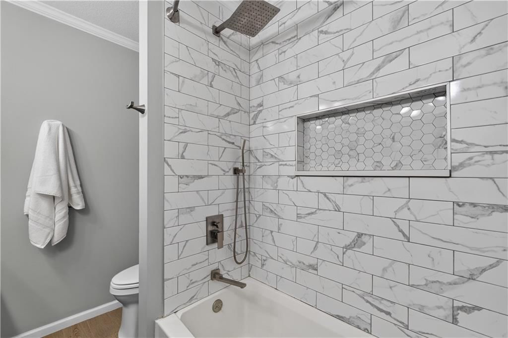 Photo 14 of 30 - 5943 El Monte Street, Fairway, KS 66205