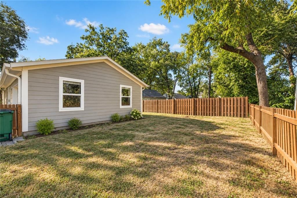 Photo 26 of 30 - 5943 El Monte Street, Fairway, KS 66205