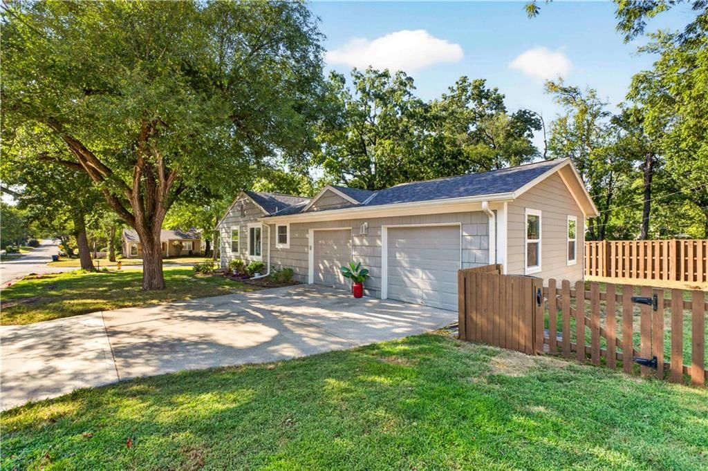 Photo 27 of 30 - 5943 El Monte Street, Fairway, KS 66205