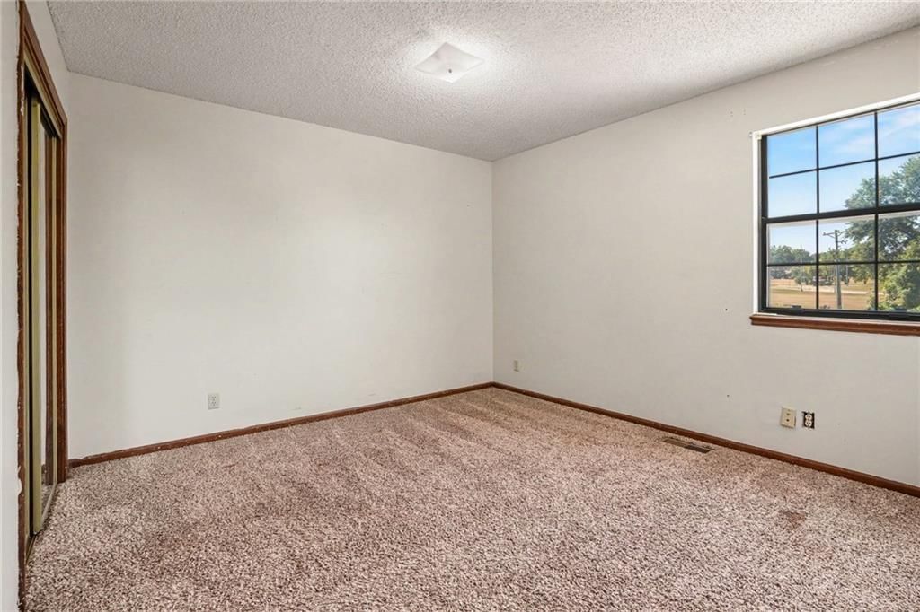 216 Stonebridge Lane — photo 4