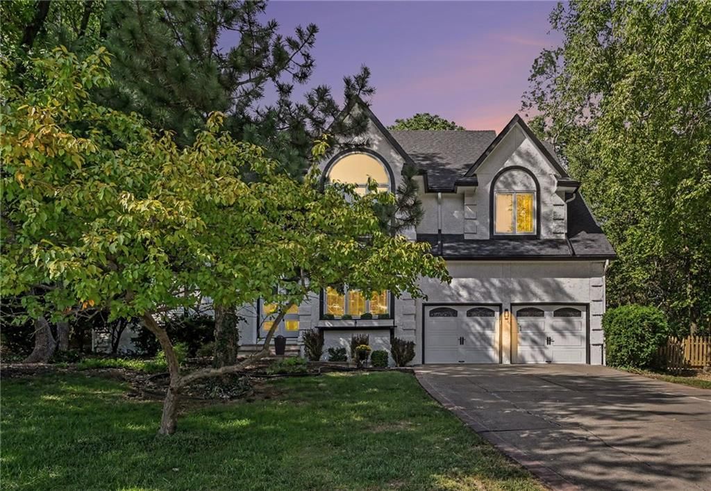 8225 NW Weatherby Drive, Weatherby Lake, MO: listing photo 2